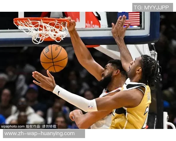 尼克斯与篮网激战正酣双方球星争夺季后赛席位的关键对决